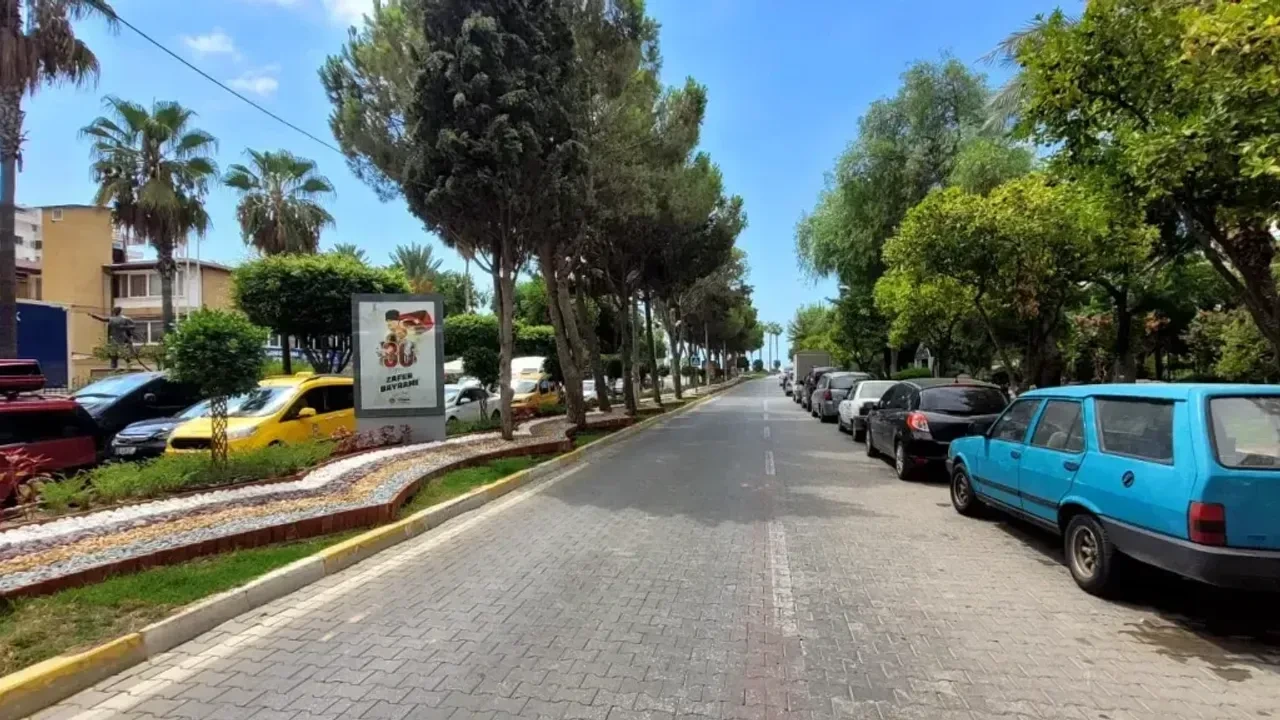 Alanya’da Mahmutlar Trafiği Hayatı Felç Etti