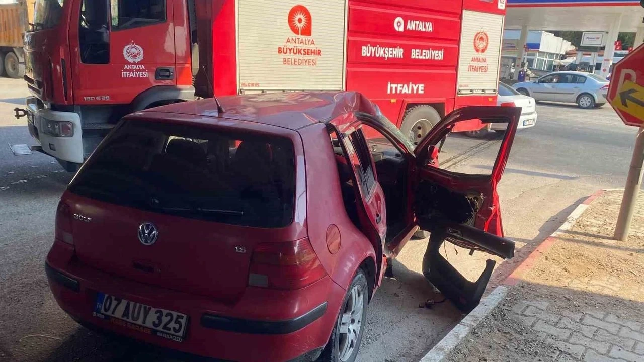 Aksu'da Otomobil ile TIR Çarpıştı - Antalya Haber