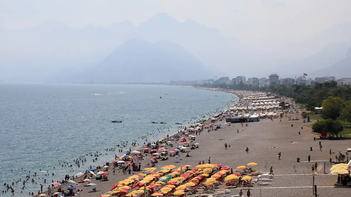 Hissedilen Sıcaklık 42 Derece: Antalya'da Nem Bulutları Kenti Kapladı - Antalya Haber