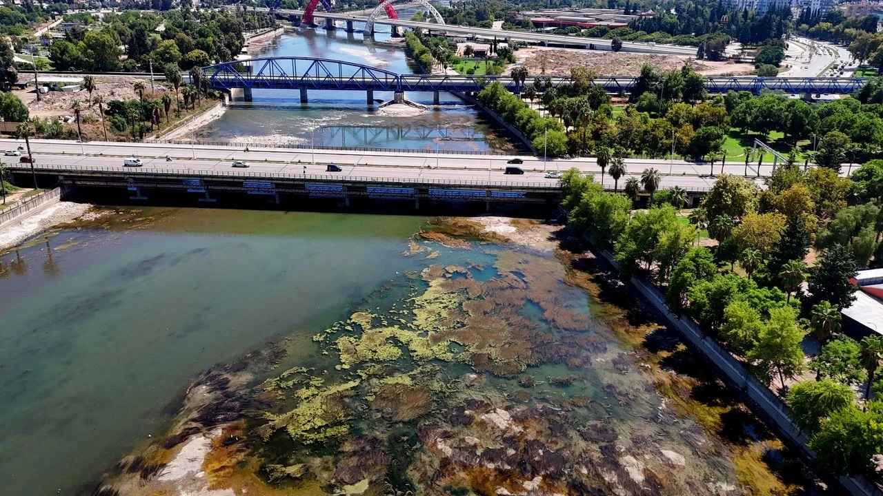 Seyhan Nehri'nde Sular Çekildi, Kirlilik Ortaya Çıktı - Antalya Haber
