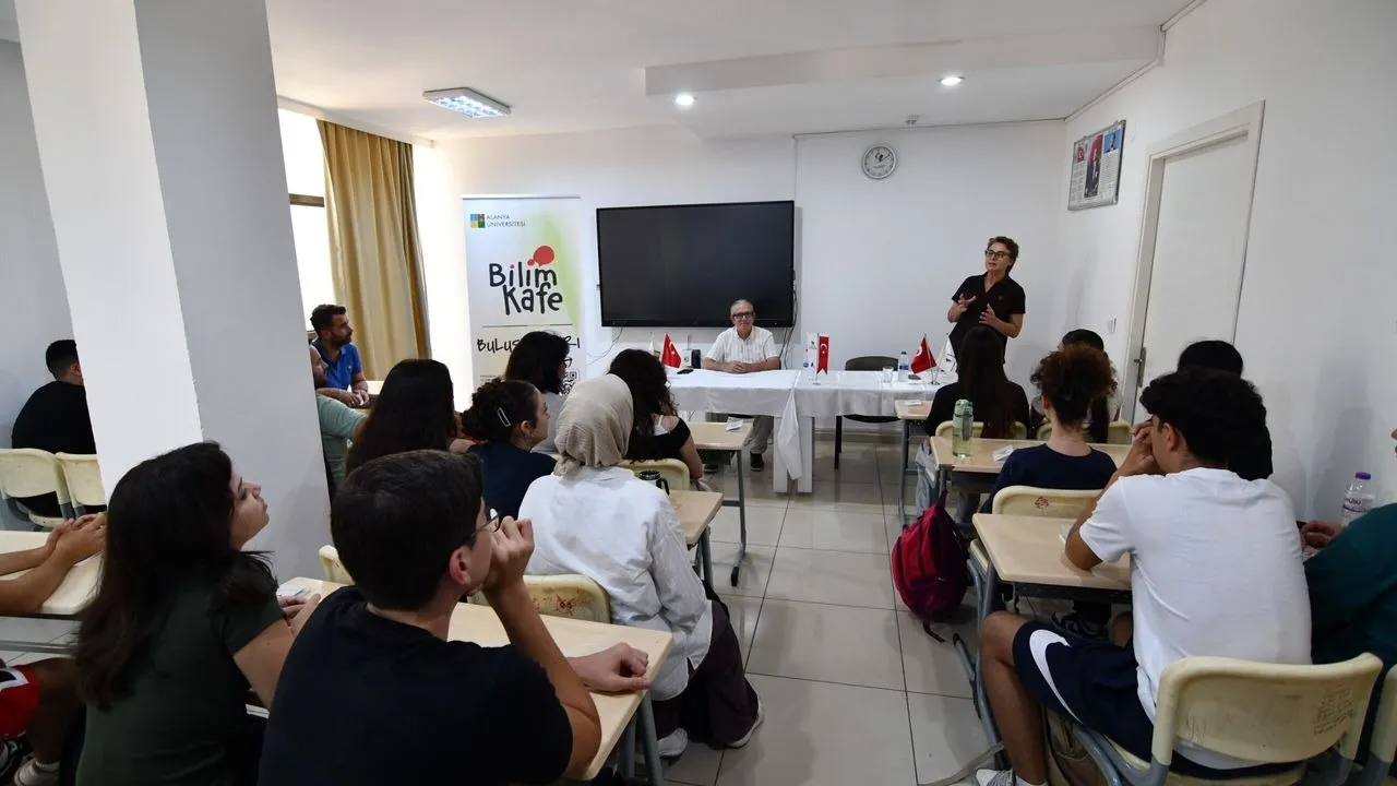 Alanya’da Gençlere ‘Geleceğin Meslekleri’ Anlatıldı - Antalya Haber