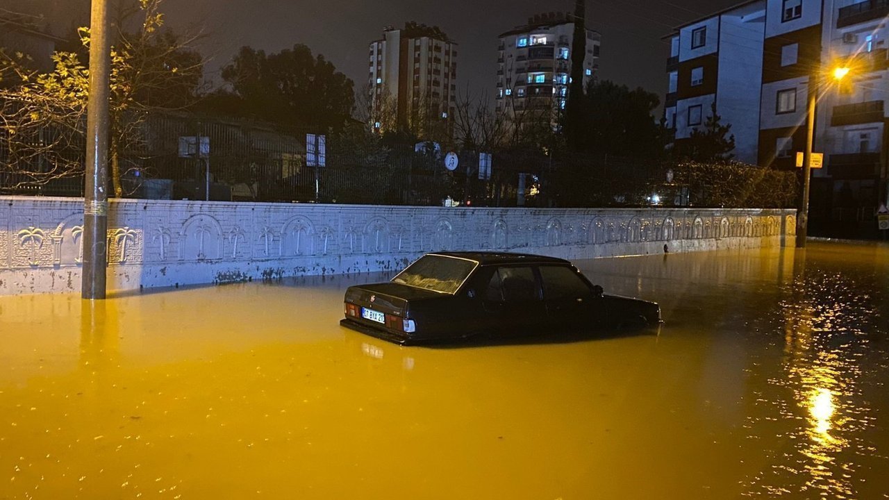 Antalya Sular Altında Kaldı! İşte O Görüntüler…
