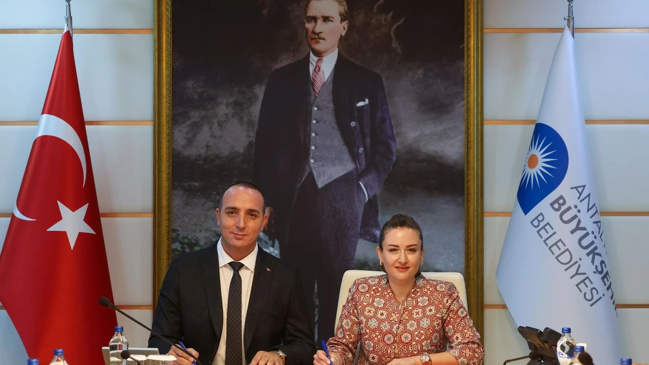 Delik Deşik Olan Konyaaltı’nın Yolları İçin Büyük Hamle