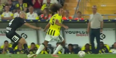 Fenerbahçe Bu Pozisyonda Kırmızı Kart Bekledi! Pozisyonu İzle