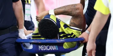 Fenerbahçe'ye Yıldız Oyuncudan Kötü Haber! Maça Devam Edemedi