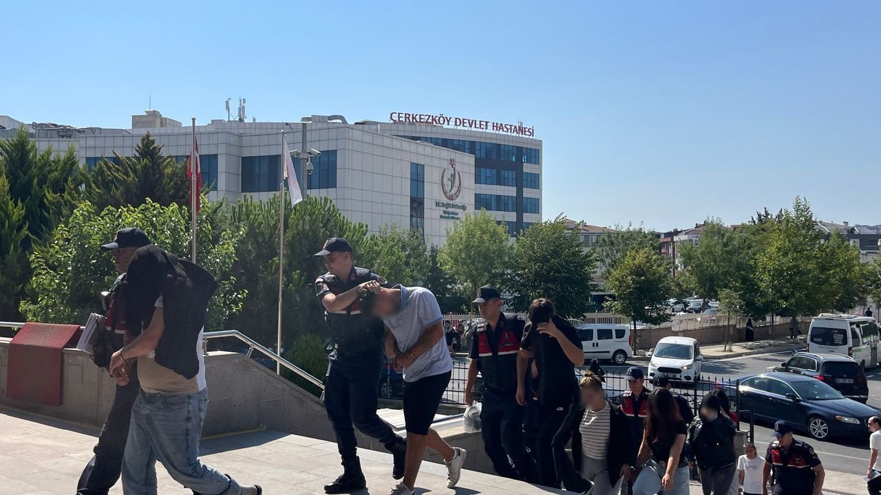 Kadın Kıyafeti Giydirip Şantaj Yaptılar