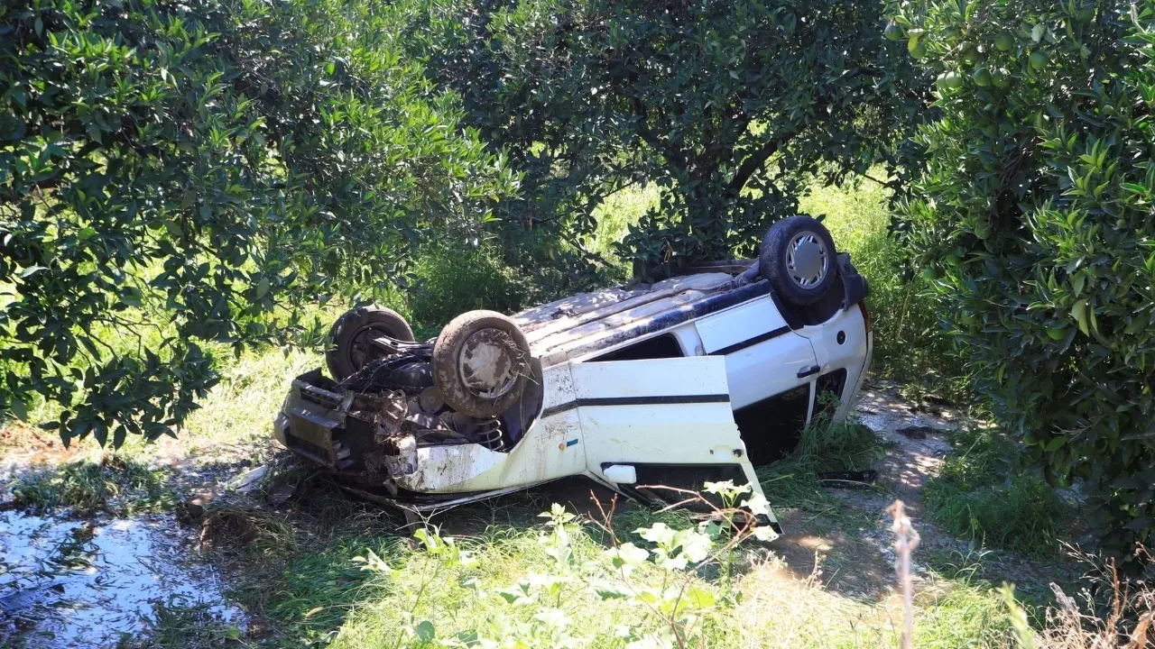 Kediye Çarpmamak İçin Manevra Yaptı, Takla Atarak Ters Döndü