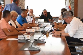 Kemer Belediyesi'nde 18 Milyonluk Araç Alımı Meclis'ten Geçti