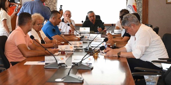 Kemer Belediyesi’nde 18 Milyonluk Araç Alımı Meclis’ten Geçti