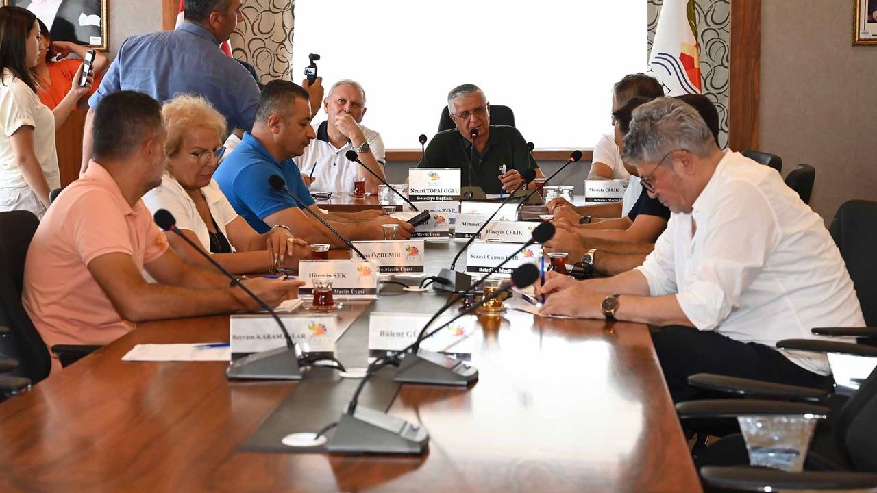 Kemer Belediyesi'nde 18 Milyonluk Araç Alımı Meclis'ten Geçti