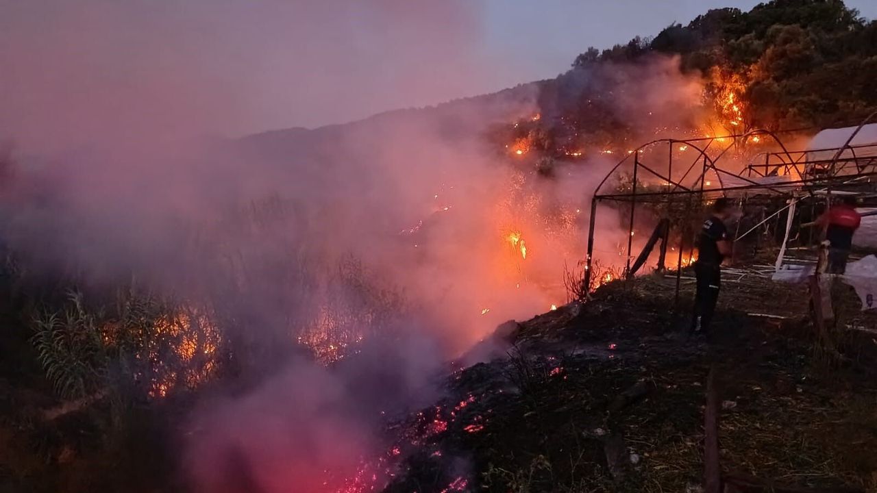 Kumluca’da Iki Ayrı Noktada Çıkan Yangınlar Büyümeden Söndürüldü