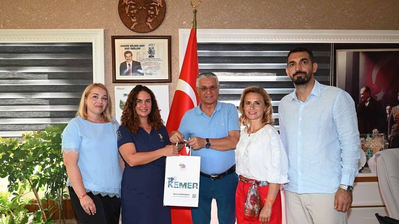 Savaş Mağduru Çocuklar Kemer’de Moral Depoladı