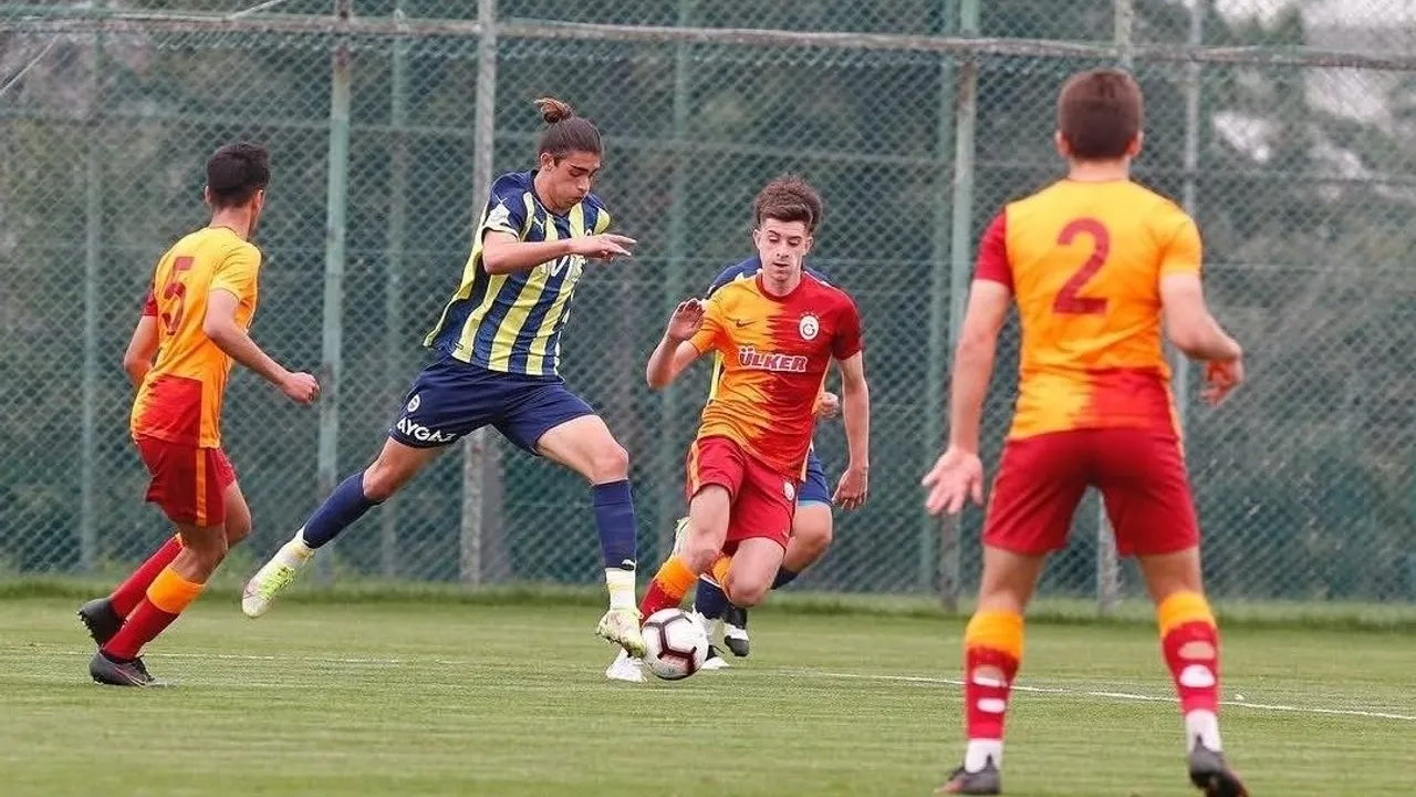 Trabzonspor, Fenerbahçe'nin Genç Yıldızını Transfer Etti! Resmen Açıklandı