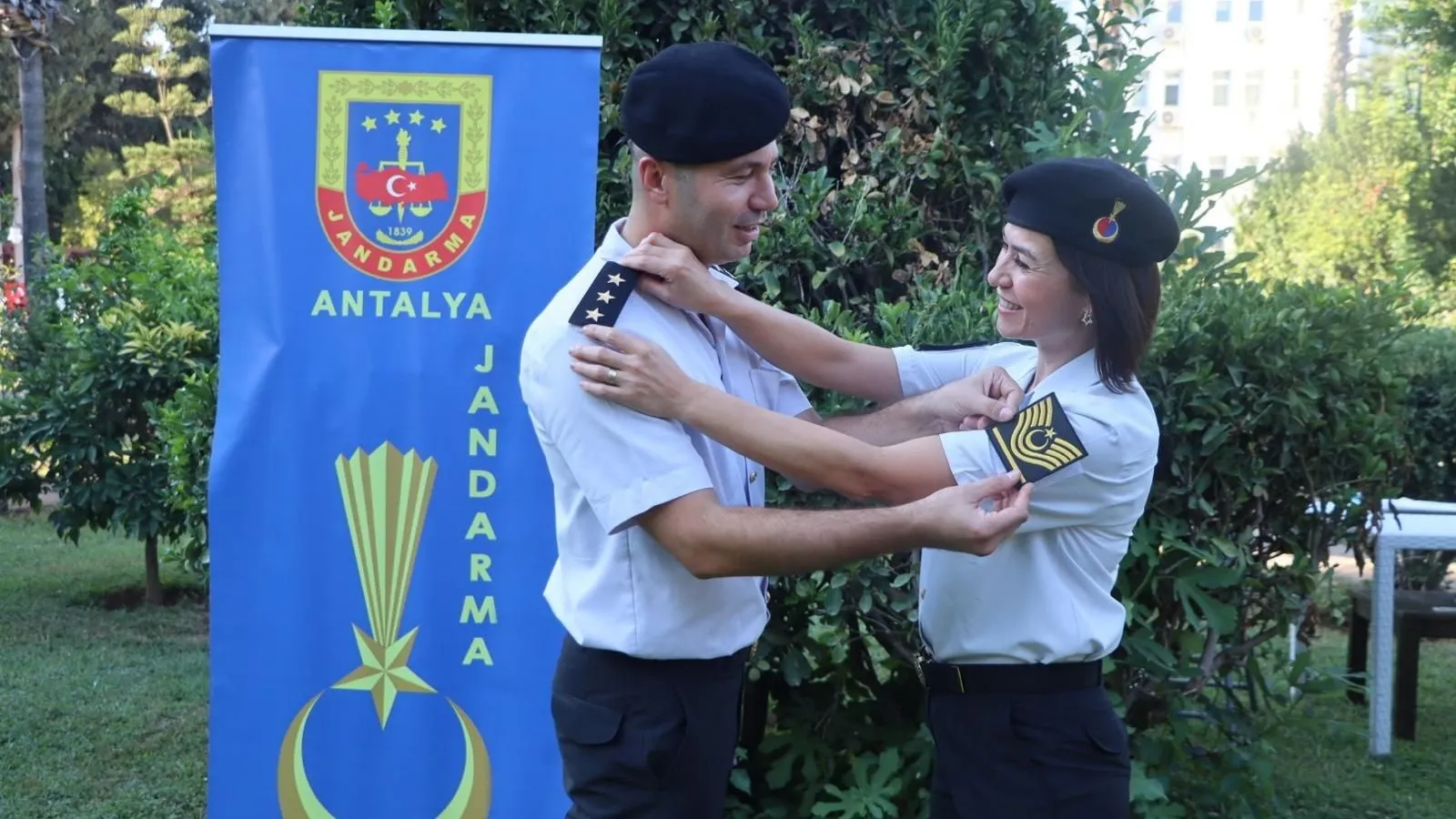Jandarma Çiftin Evlilik Yıldönümünde Rütbe Terfi Gururu - Antalya Haber