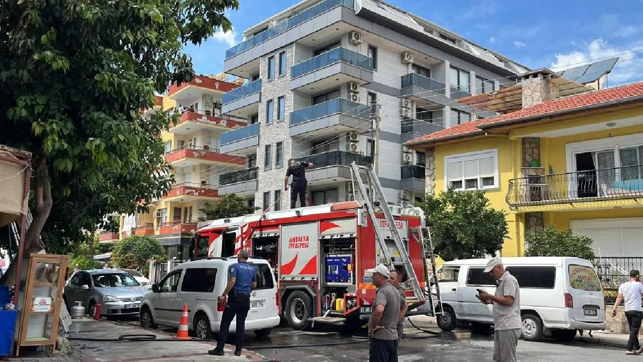 Alanya’da Yürekleri Ağza Getiren Yangın! Alevlerin Arasından 3 Çocuk Kaldı - Antalya Haber