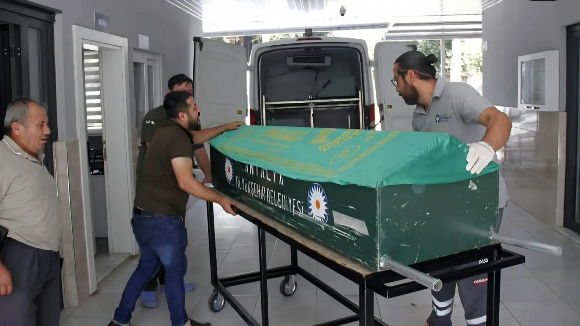 Minibüsün Altında Kalan Bebek Toprağa Verildi - Antalya Haber