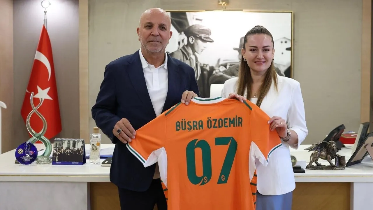 Büşra Özdemir’den Dikkat Çeken Çağrı: “Antalya’nın Takımlarını Yan Yana Görmek İstiyoruz” - Antalya Haber