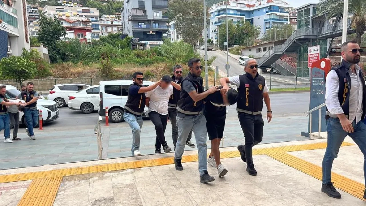 Bu Devirde Böyle Soygun Şok Etti! Alanya’da 400 Bin Tl’lik Akılalmaz Olay - Antalya Haber