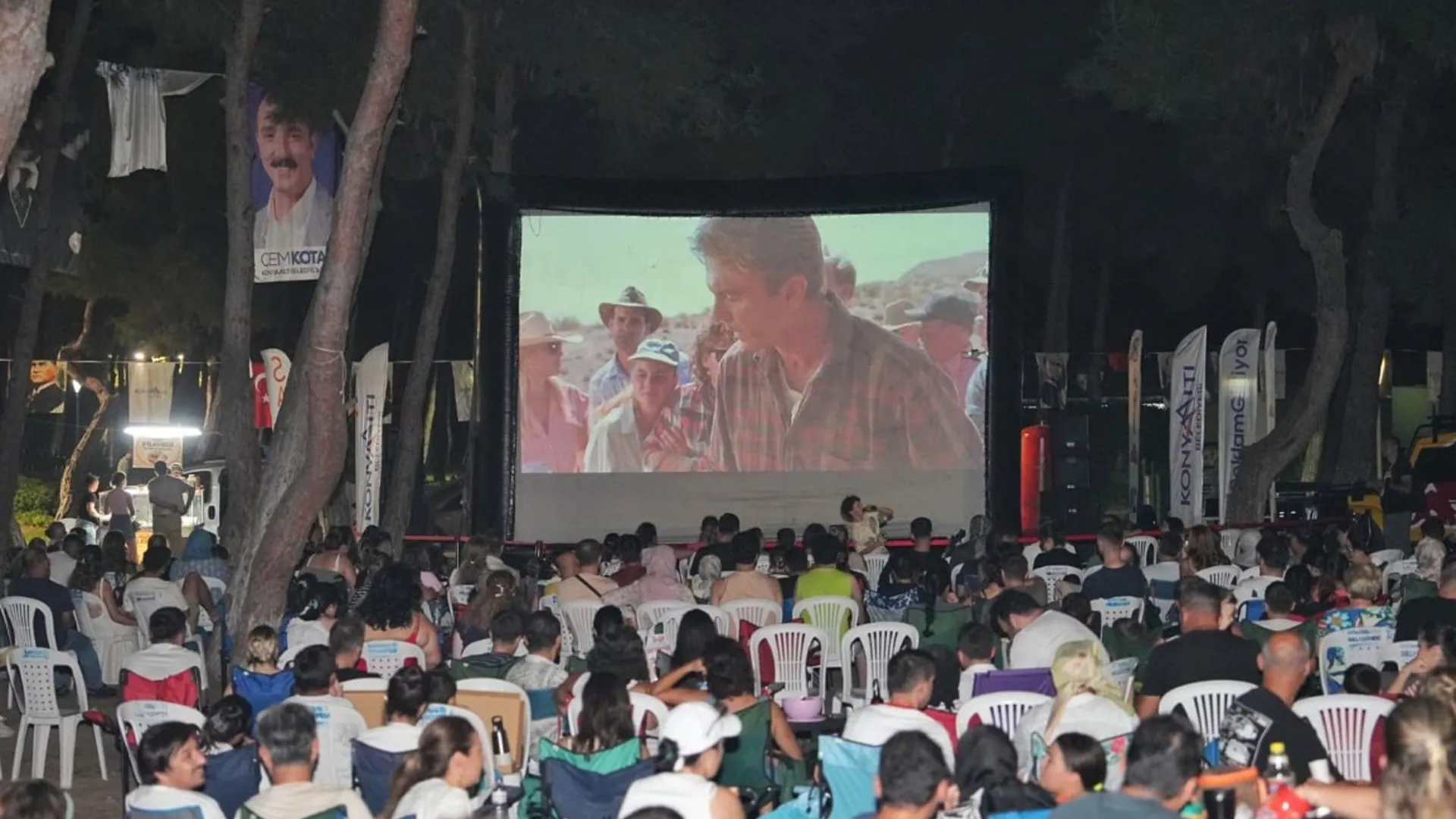 Açık Havada Film Keyfi Yaşadılar