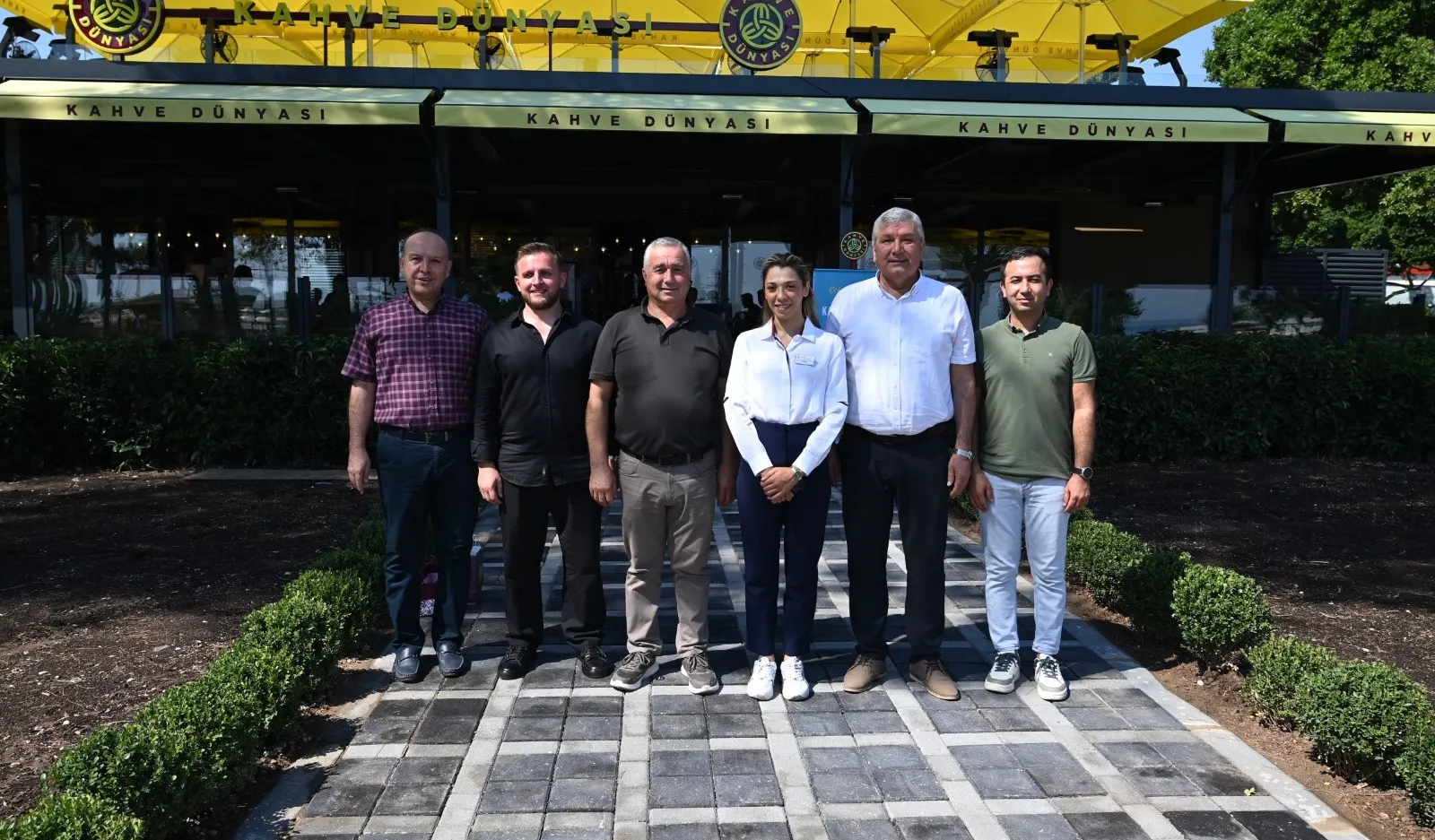 Kemer'de Kahve Dünyası'nın Yeni Şubesi Açıldı