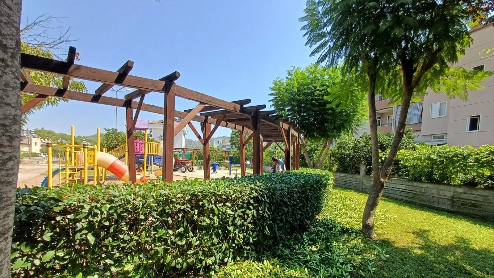Kemer'de Yeşil Alanlarda Bakım Çalışmaları - Antalya Haber
