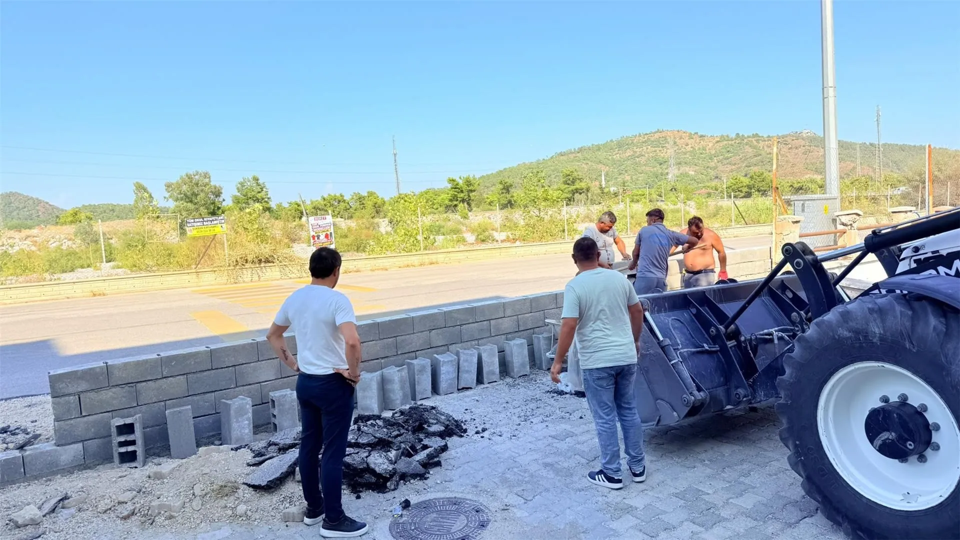 Kuzdere Hacı Mehmet Saygın Ortaokulu Bahçesinde Düzenleme Çalışmaları - Antalya Haber