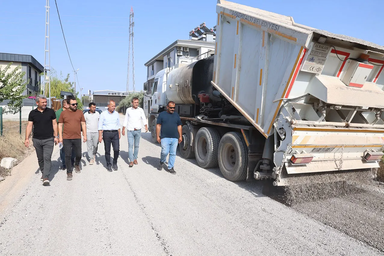 Başkan Menderes Dal Yeşilbayır’da Yol Çalışmalarını Yerinde İnceledi