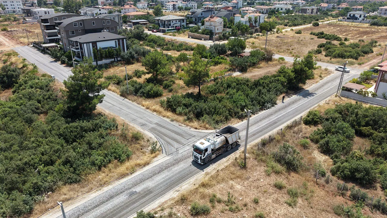 Döşemealtı’nda Yol Çalışmaları Aralıksız Sürüyor