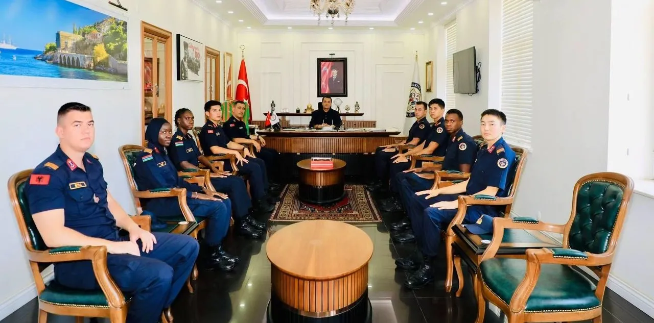 5 Ülkeden Subay Adayları Alanya'da: Kaymakam Öztürk Makamında Ağırladı