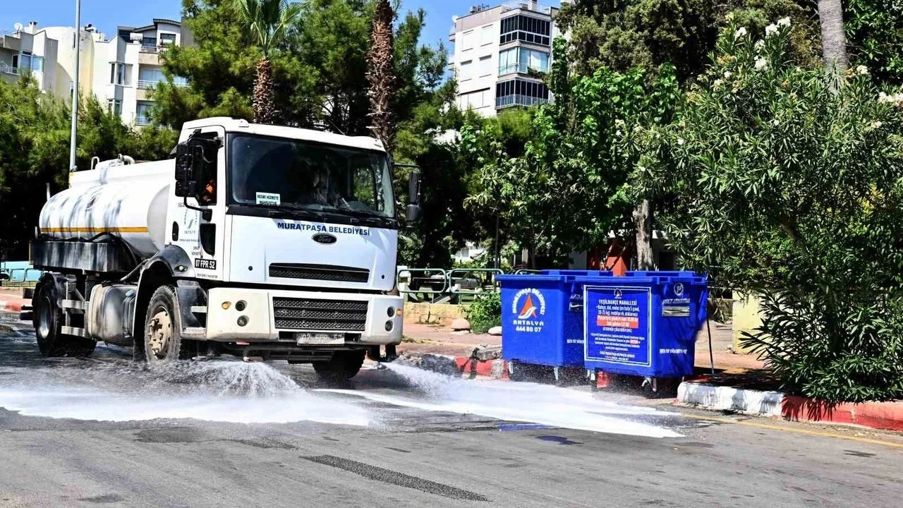 Muratpaşa'da Çöp Konteynerlerinde Hijyen Mesaisi - Antalya Haber