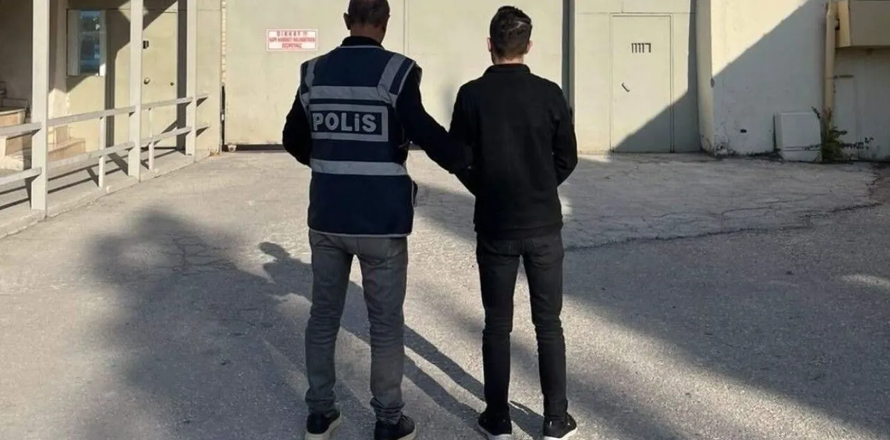 Adınıza Kredi Çekildi' Dedi, 6 Bilezik ve Altınları Aldı