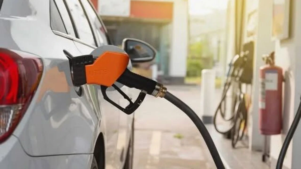 Akaryakıt Fiyatları Değişti! Motorin ve Benzine Yeni Zam Geldi - Antalya Haber