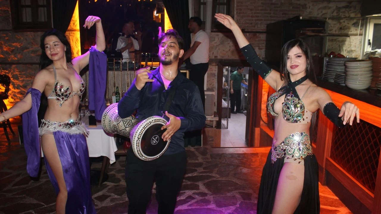 Alanya Gecelerine Renk Katan Adres: Ay'la'da Eğlence Hız Kesmiyor - Antalya Haber