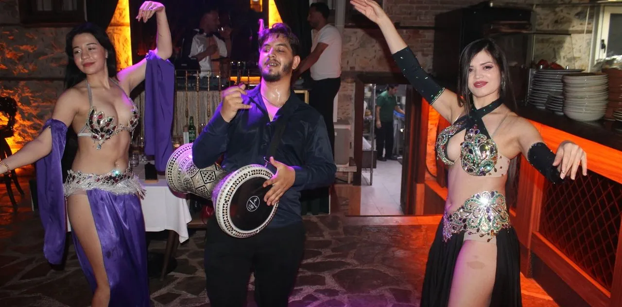 Alanya Gecelerine Renk Katan Adres: Ay'la'da Eğlence Hız Kesmiyor