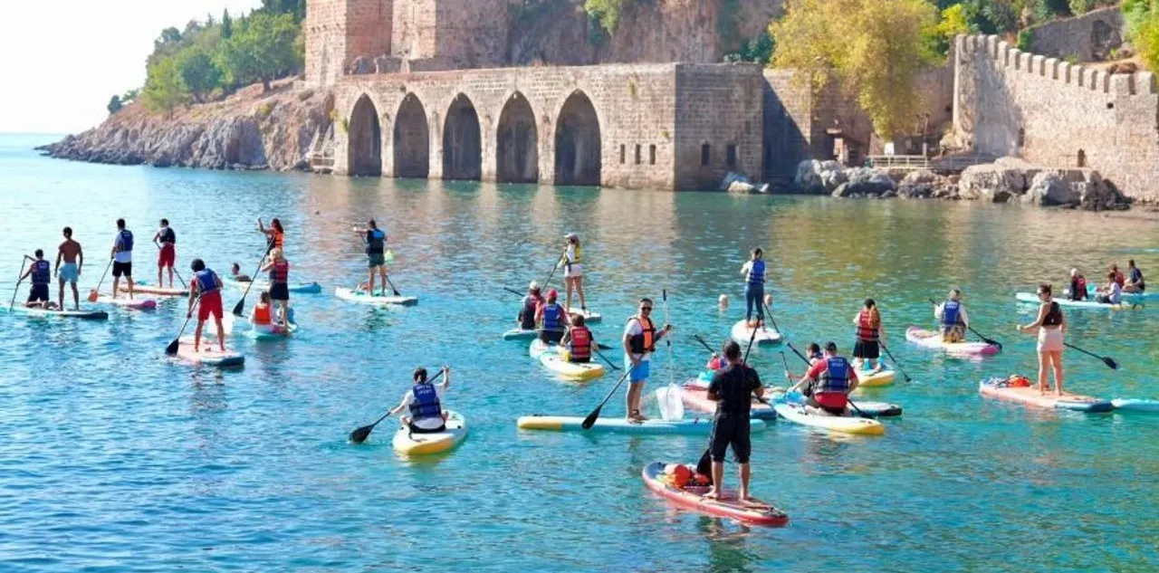 Alanya'da Dünya Temizlik Günü'nde Deniz ve Kıyı Temizliği