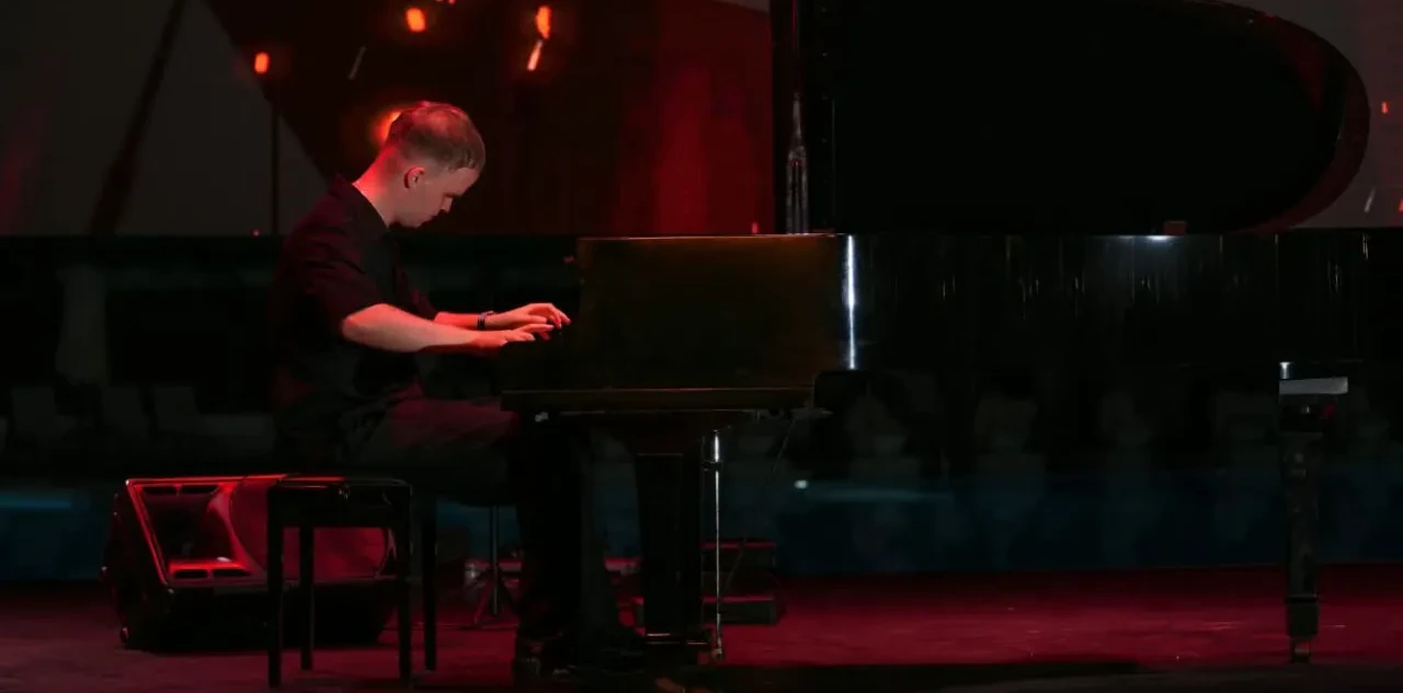 Alman Piyanist Levi Schechtmann Türkiye'deki İlk Sahnesini Antalya'da Yaptı