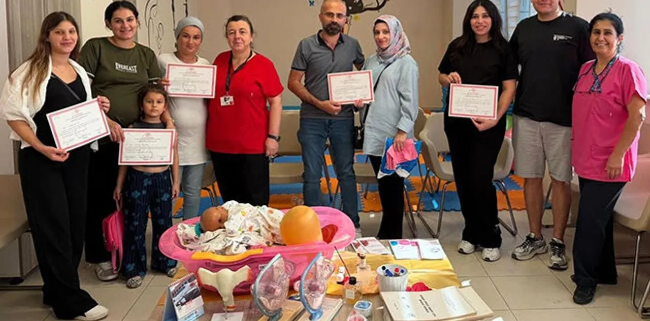 Anne Adayları ve Ailelerine Eğitim