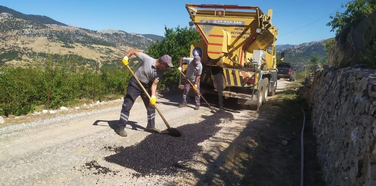 Antalya Büyükşehir Antalya'nın Kırsal Yollarını Yeniledi