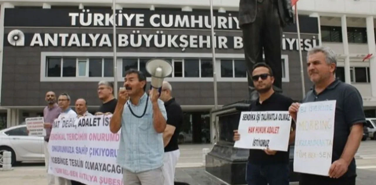 Antalya Büyükşehir'de Ulaşım Kartı Krizi