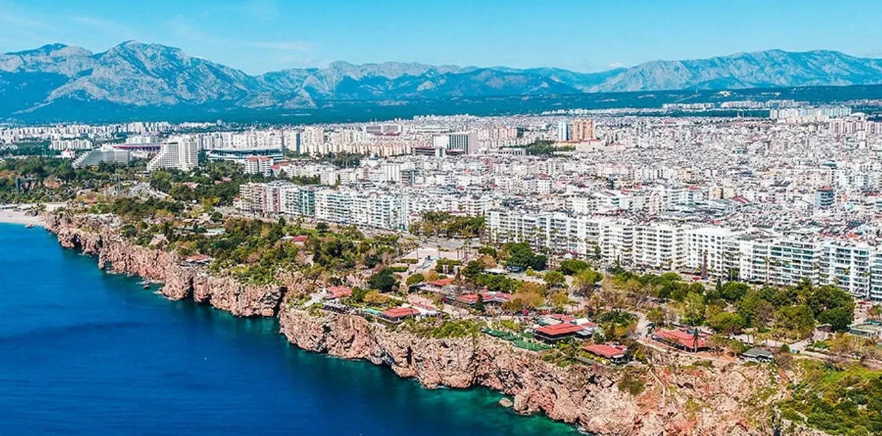 Antalya'da Denizin Rengi Değişti: ASAT'tan Açıklama