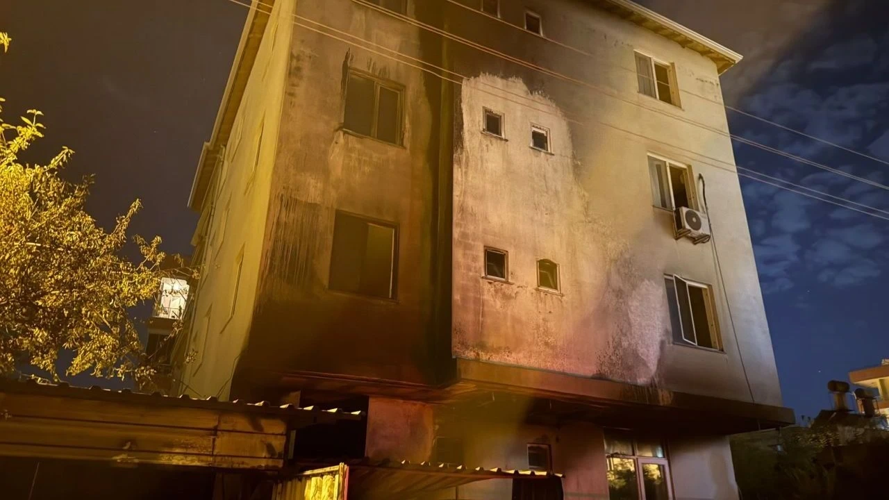 Antalya'da Garajdan Yükselen Alevler Binayı Sardı - Antalya Haber