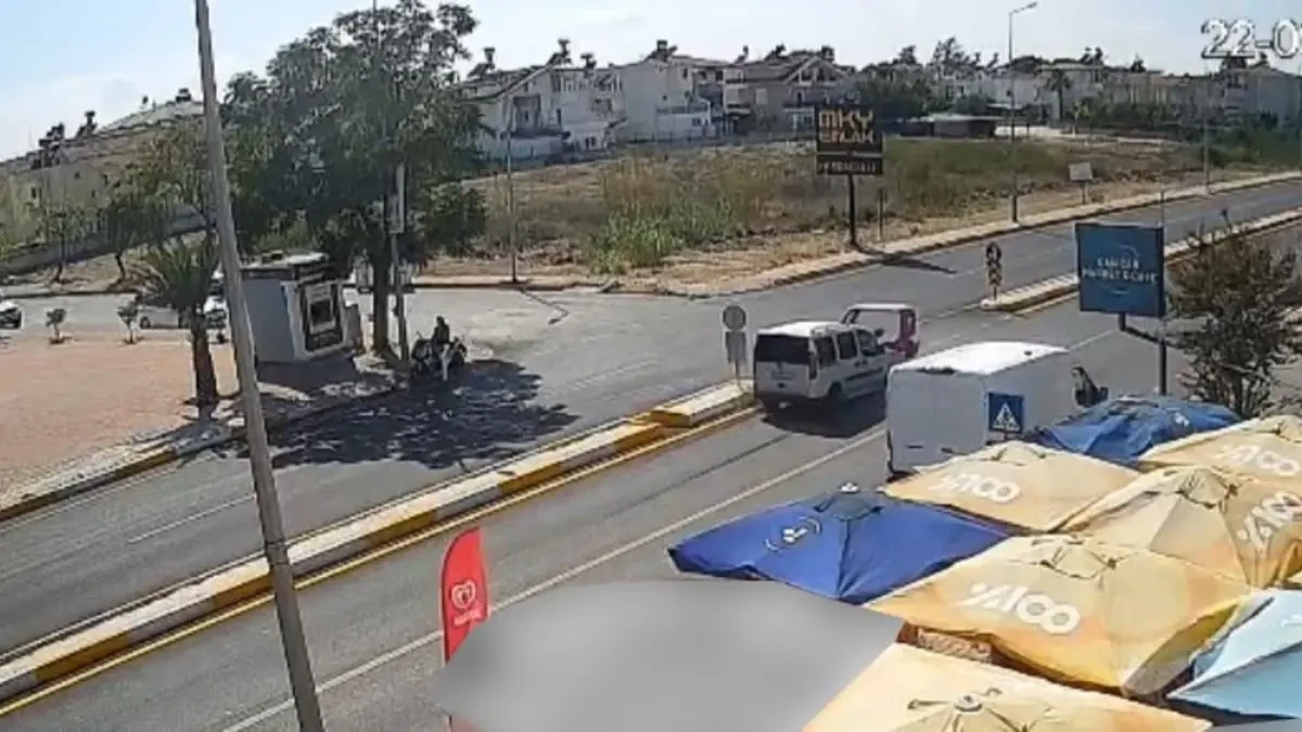 Antalya'da Hafif Ticari Araçla Çarpışan 3 Tekerlekli Motosikletin Sürücüsü Yaralandı - Antalya Haber