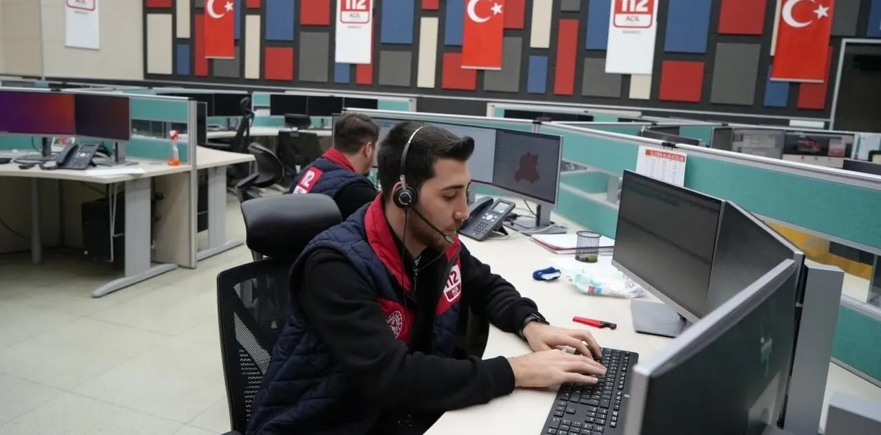 Antalya'da İhtiyaç Sahibi Öğrencilere Kırtasiye Desteği