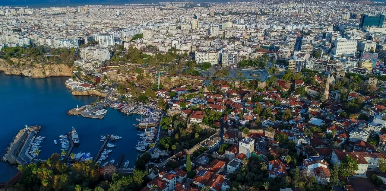 Antalya'da İklim Krizi ve Ekolojik Mimarlık Masaya Yatırılacak