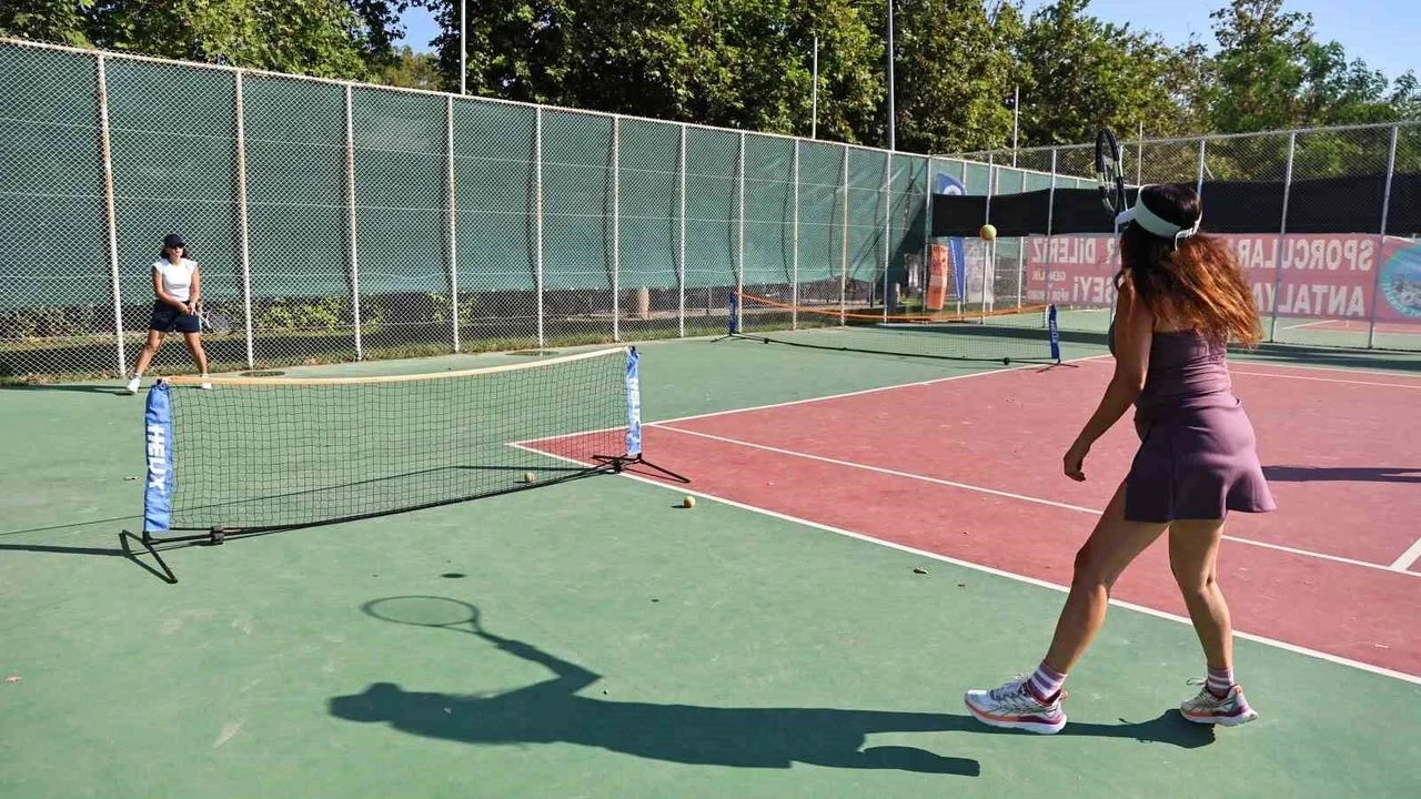 Antalyalılar Kortlara Akın Etti - Antalya Haber
