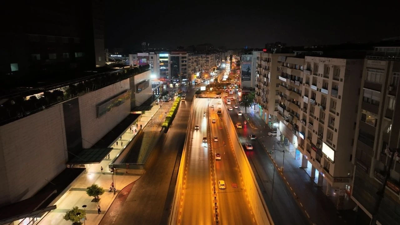 Antalya'nın 100. Yıl Caddesi'nde Değişim Sürüyor: Sıra Alt Geçitlerde - Antalya Haber