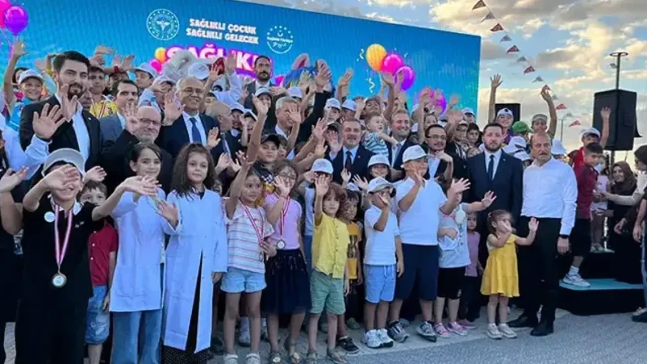 Bakan Memişoğlu: Türkiye'de Yaklaşık Her 3 Kişiden 1'i Maalesef Sigara İçiyor - Antalya Haber