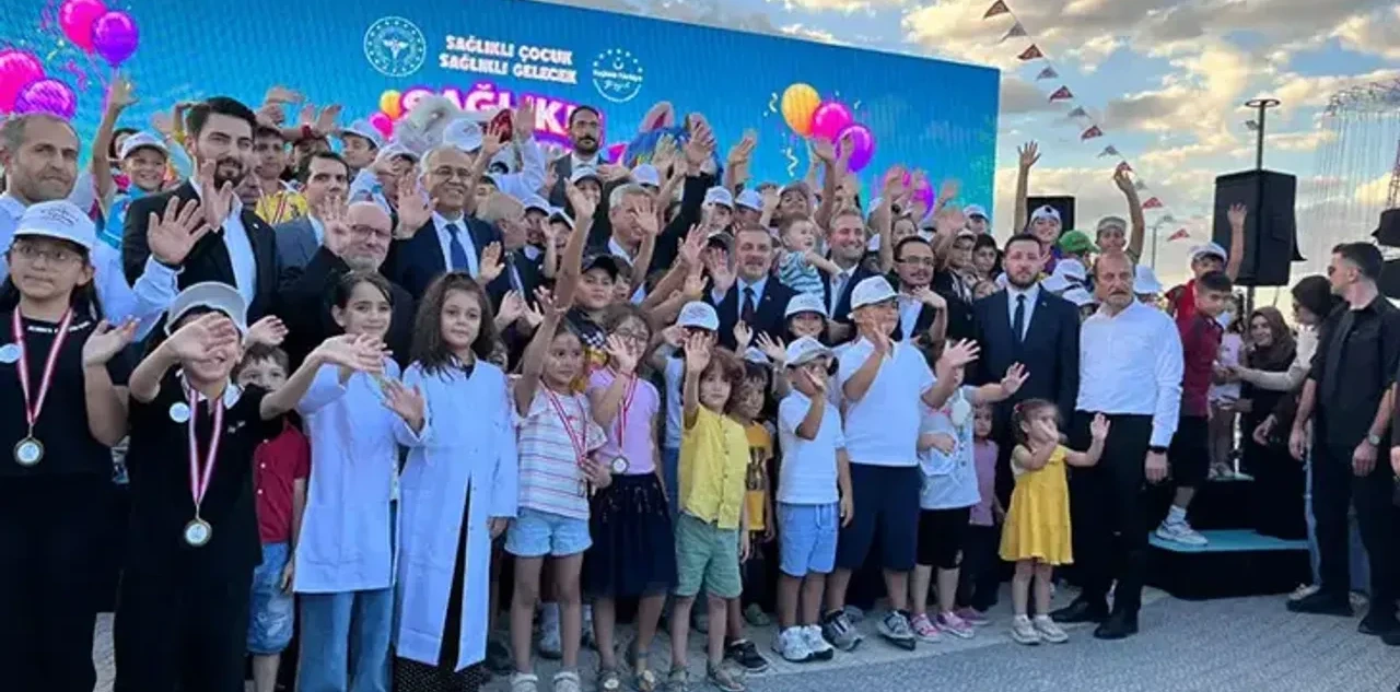 Bakan Memişoğlu: Türkiye'de Yaklaşık Her 3 Kişiden 1'i Maalesef Sigara İçiyor