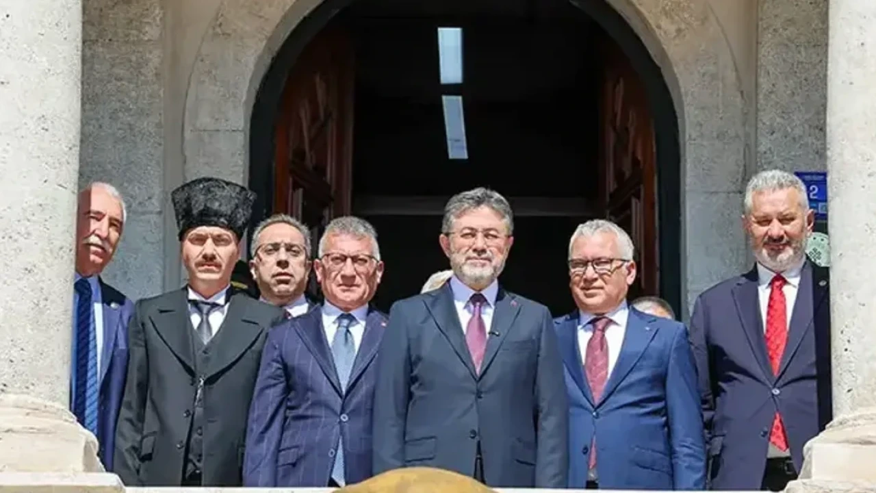 Bakan Yumaklı: 107 Yıl Önce İstiklal İçin Ayağa Kalkan Türkiye, Bugün İstikbalini İnşa Ediyor - Antalya Haber