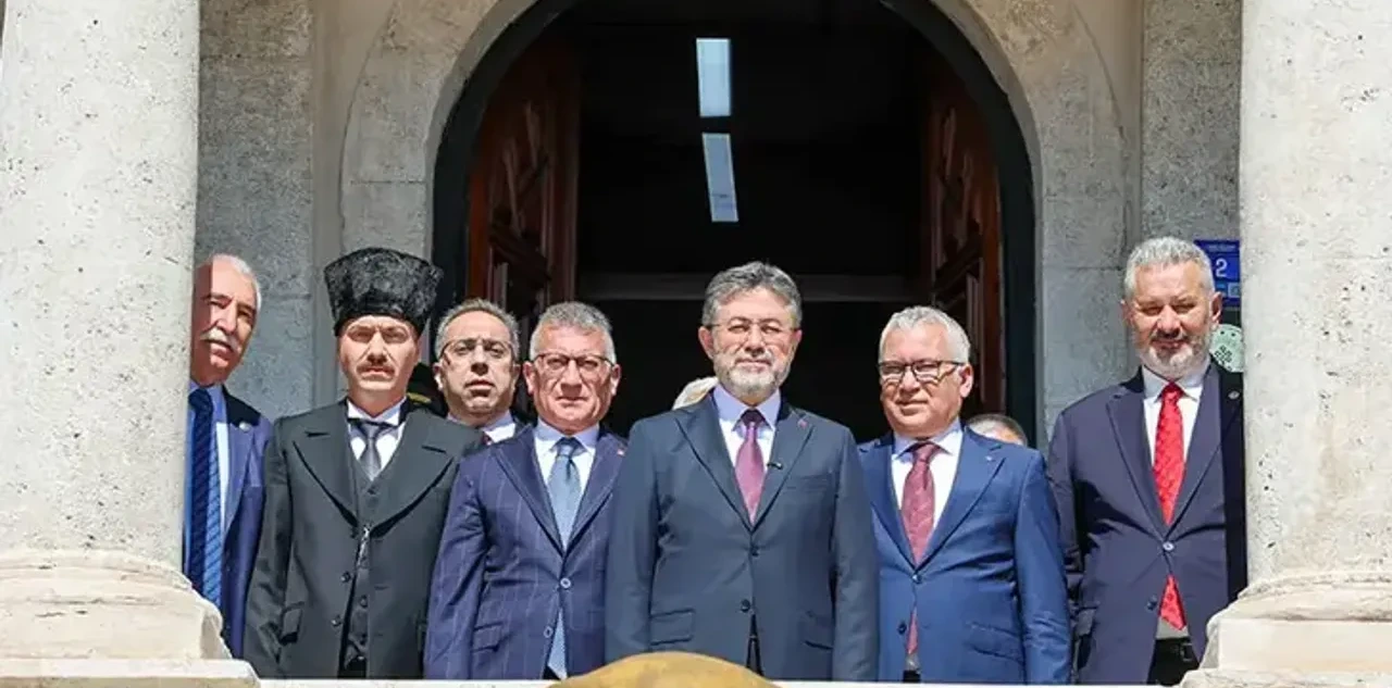 Bakan Yumaklı: 107 Yıl Önce İstiklal İçin Ayağa Kalkan Türkiye, Bugün İstikbalini İnşa Ediyor